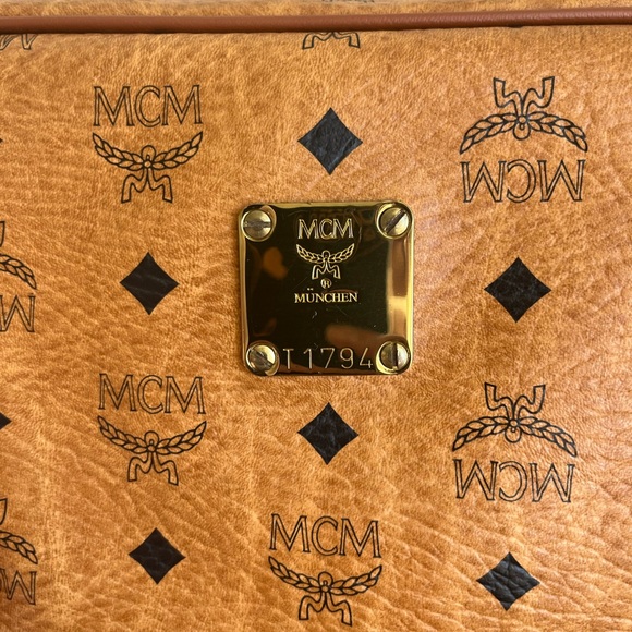 MCM POUCH / CLUTCH (PRICE FIRM❤️) - Picture 3 of 14